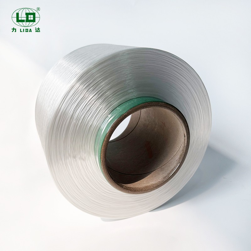Kedu ihe a na-eji yarn polyester maka?